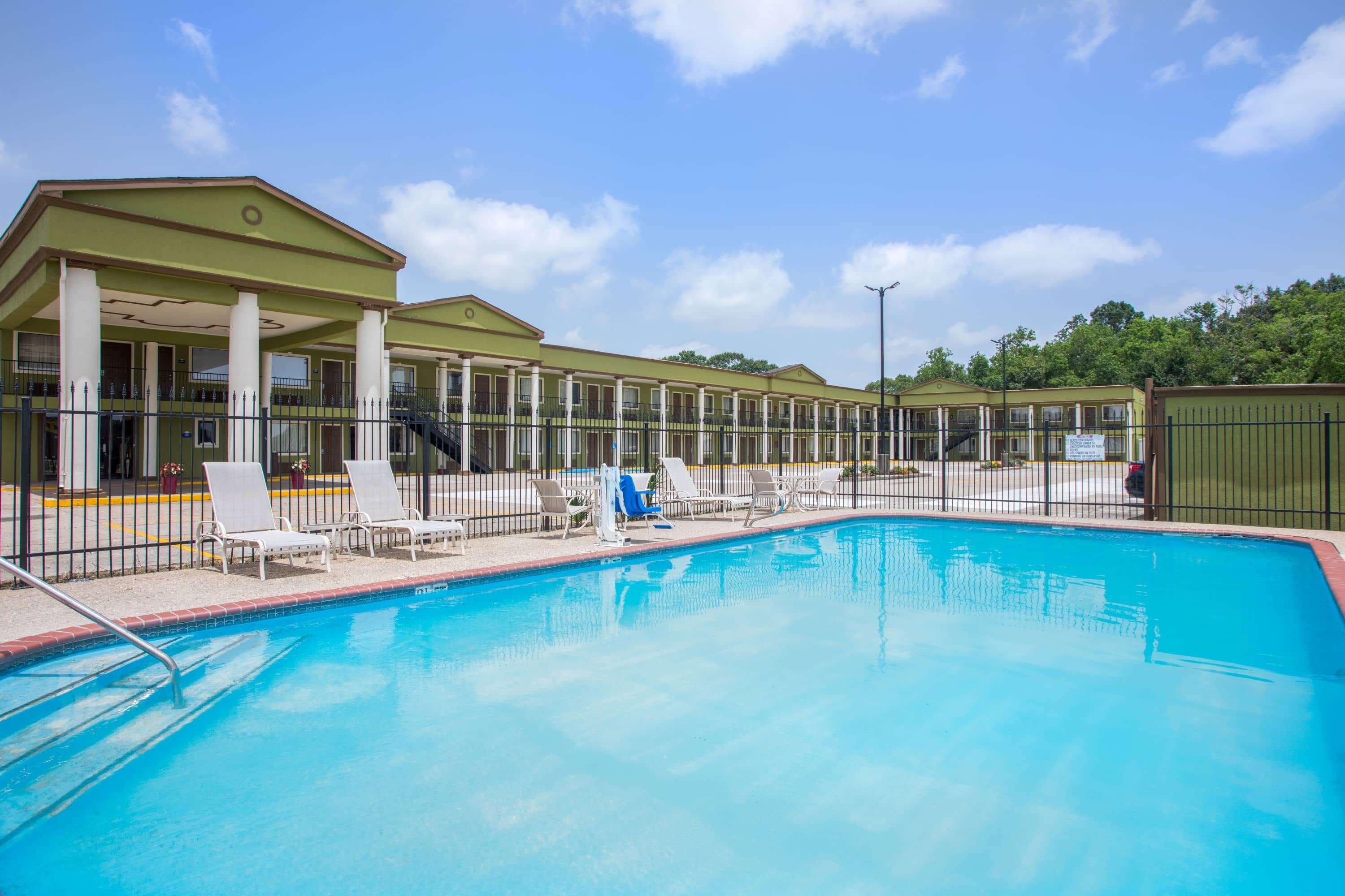 Days Inn By Wyndham Crowley Exterior foto